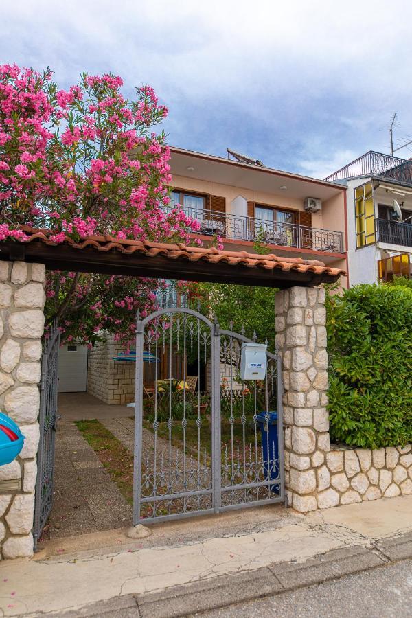 Casa Oleander Lägenhet Crikvenica Exteriör bild